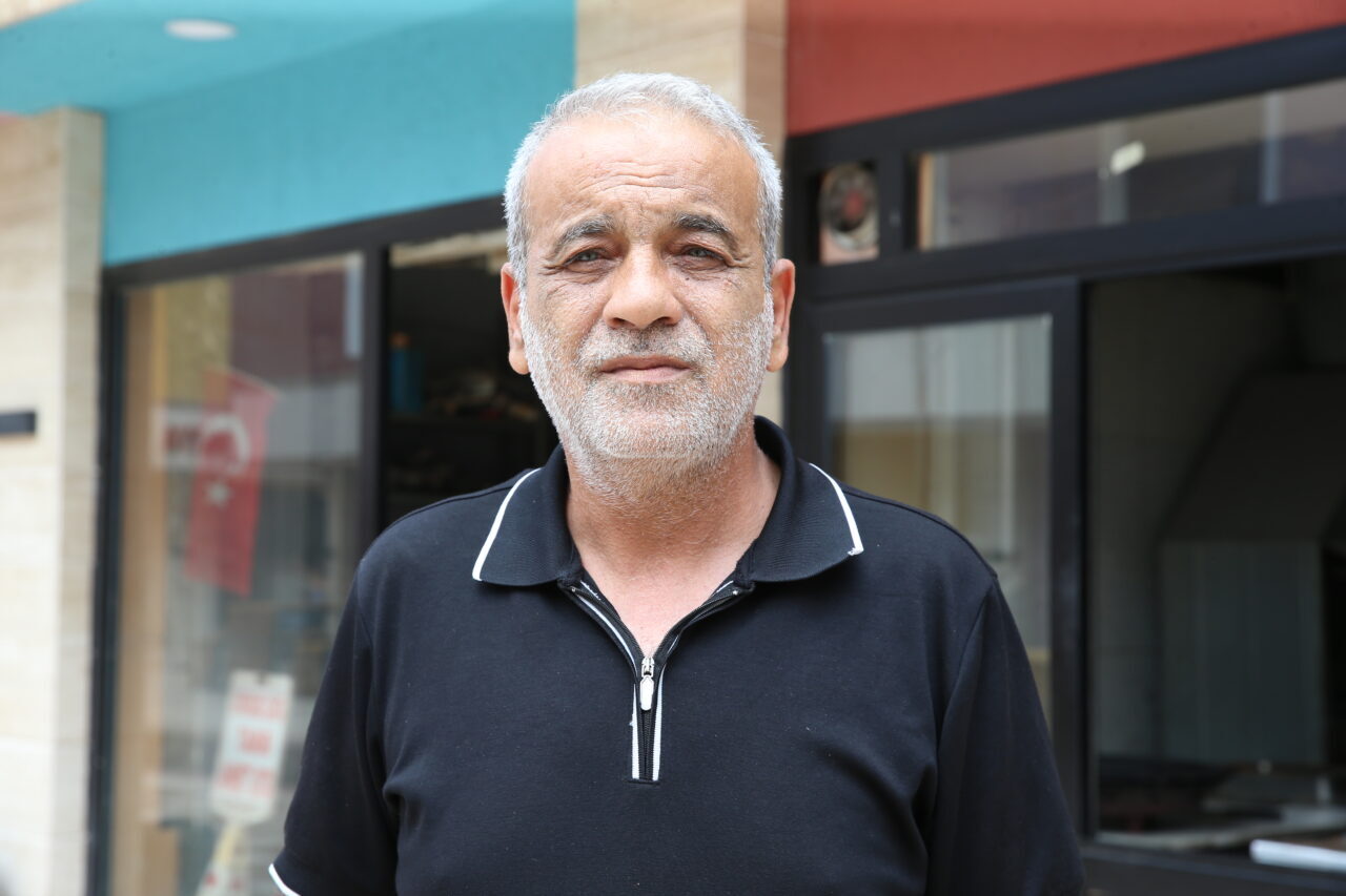 HATAY (AA) – Hatay'da İskenderun Belediyesi sınırlarındaki çarşıda bir kedinin,