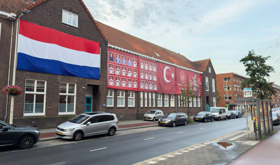 LAHEY (AA) – Hollanda genelinde camilerde buluşan Türkler, sabah namazının