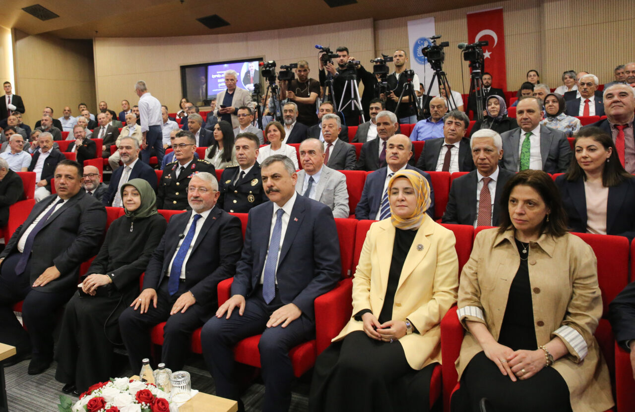 - "Türkiye, son 200 yılın en güçlü dönemini yaşıyor. Cumhurbaşkanımızın