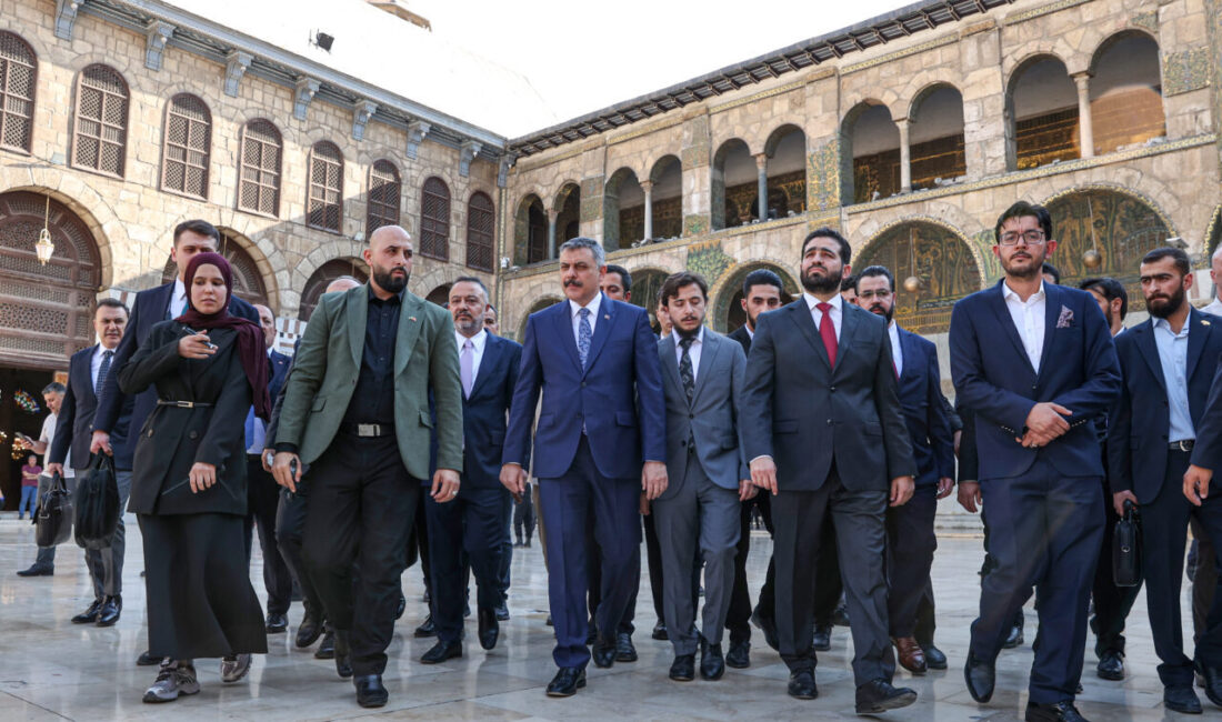 - İçişleri Bakanı Mustafa Çiftçi, Emevi Camii'nde ikindi namazını kıldıktan