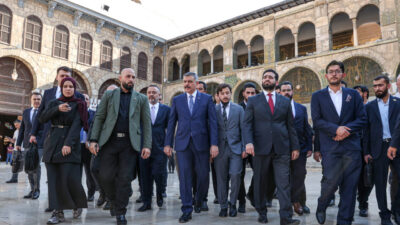 - İçişleri Bakanı Mustafa Çiftçi, Emevi Camii'nde ikindi namazını kıldıktan