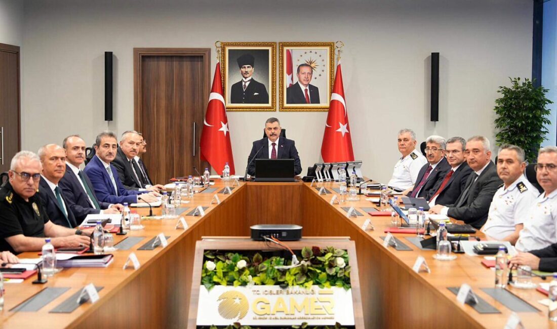 - İçişleri Bakanı Çiftçi:
- "Hedefimiz, sahipsiz hayvanları sokağın insafına terk