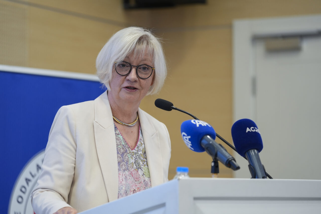 - Almanya'nın Ankara Büyükelçisi Sibylle Katharina Sorg:
- "Uzmanlara göre 2030