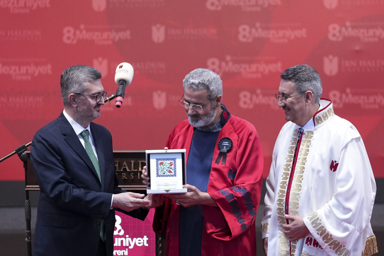 - "Bu dünyada bize doğruyu gösterebilecek bir çizgi lazım. Ben