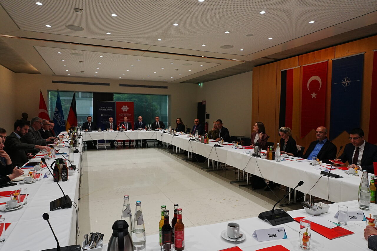 - Berlin'de düzenlenen toplantıda, Türkiye'nin NATO'ya ilişkin yaklaşımına ve son