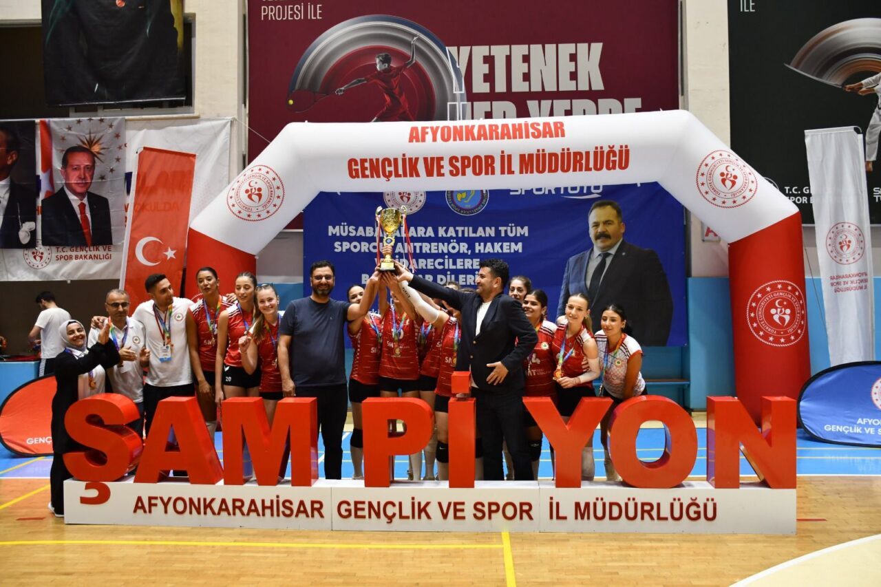AFYONKARAHİSAR (AA) – İşitme Engelliler Türkiye Voleybol Şampiyonası, Afyonkarahisar'da gerçekleştirildi.