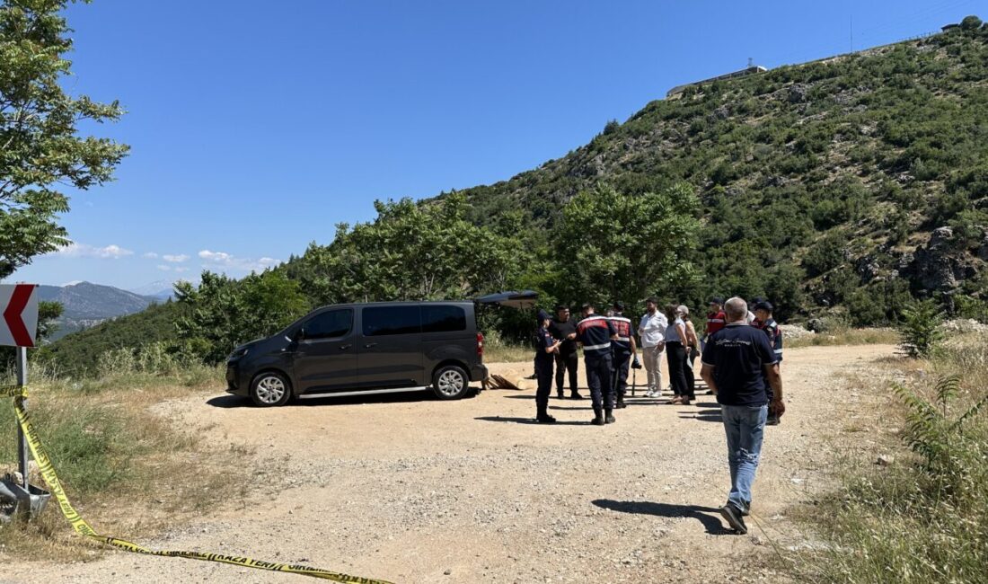ISPARTA (AA) – Isparta'nın Eğirdir ilçesinde park halindeki hafif ticari