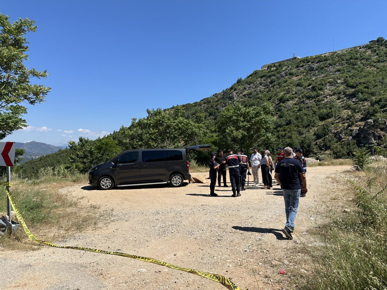ISPARTA (AA) – Isparta'nın Eğirdir ilçesinde park halindeki hafif ticari