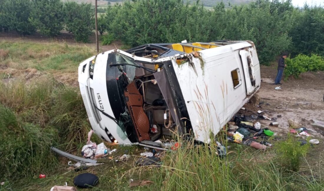ISPARTA (AA) – Isparta'nın Gelendost ilçesinde tur otobüsünün devrilmesi sonucu