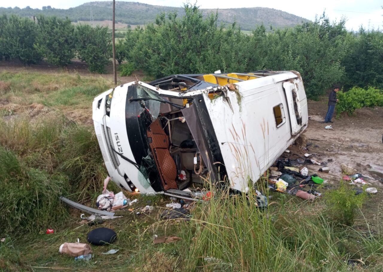 ISPARTA (AA) – Isparta'nın Gelendost ilçesinde tur otobüsünün devrilmesi sonucu