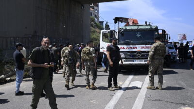 - İsrail'e ait İHA'lar, Lübnan'ın güneyindeki Nebatiye ve Sayda kentlerinde