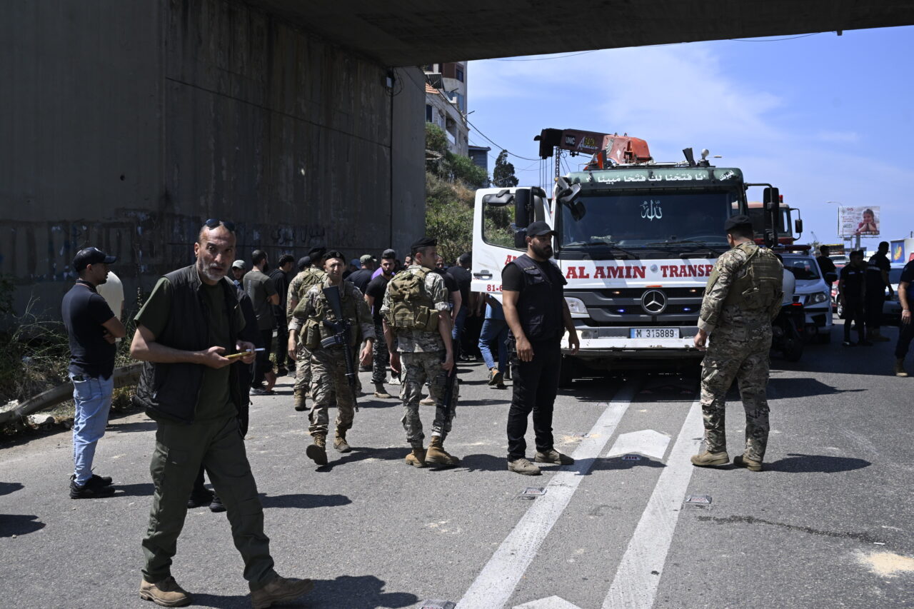- İsrail'e ait İHA'lar, Lübnan'ın güneyindeki Nebatiye ve Sayda kentlerinde