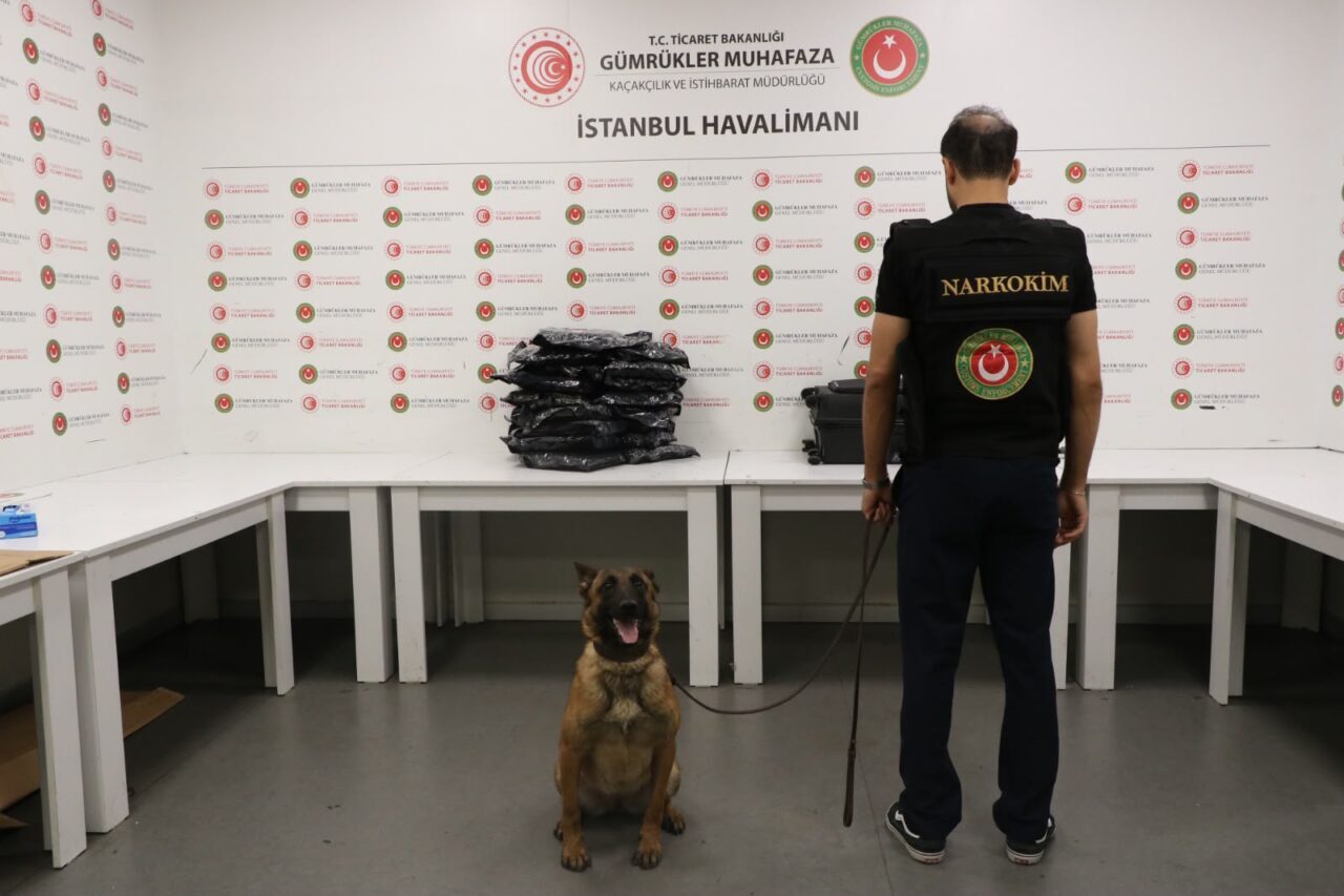 İSTANBUL (AA) – İstanbul Havalimanı'nda düzenlenen operasyonda, valizinde 22 kilo