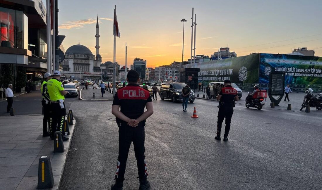 İSTANBUL (AA) – İstanbul'da polis ekipleri, kent genelinde asayişin sağlanması