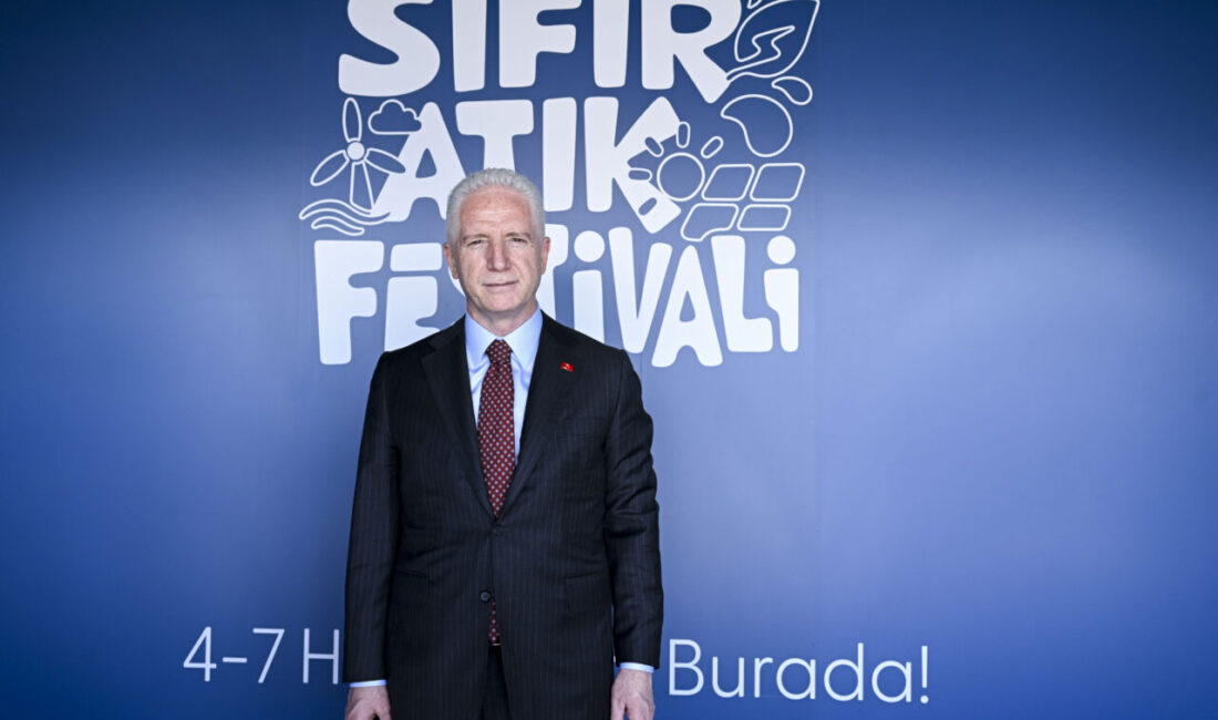 İSTANBUL (AA) – İstanbul Valisi Davut Gül, Atatürk Havalimanı'nda kapılarını
