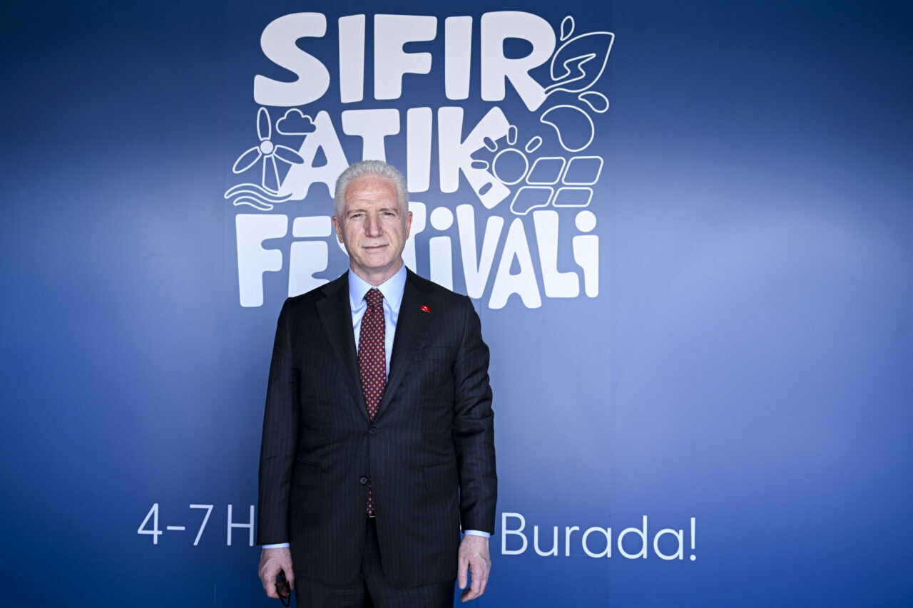 İSTANBUL (AA) – İstanbul Valisi Davut Gül, Atatürk Havalimanı'nda kapılarını