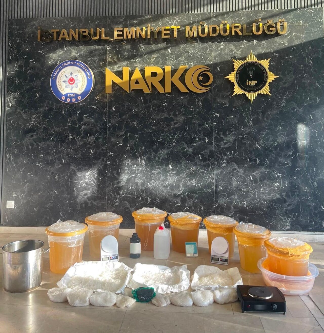 İSTANBUL (AA) – İstanbul'da düzenlenen operasyonda 89 kilo 900 gram