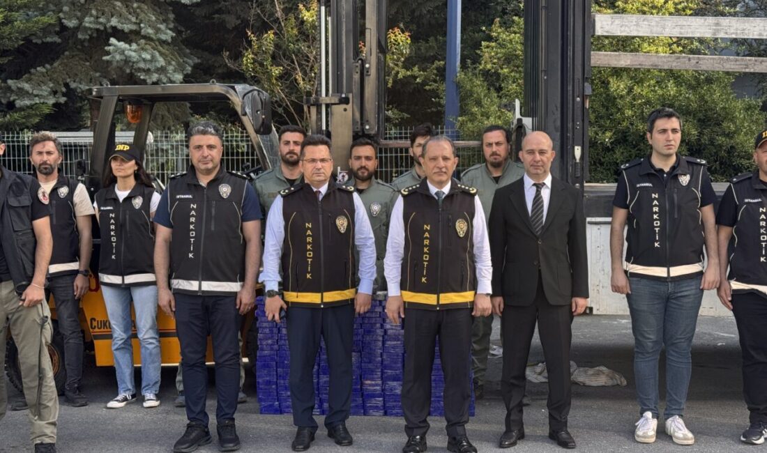 İSTANBUL (AA) – İstanbul'da bir tırın dorsesine gizlenmiş yaklaşık 130