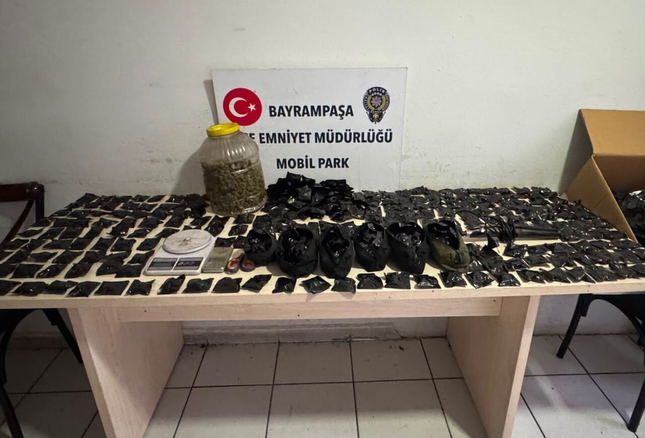 İSTANBUL (AA) – İstanbul'da düzenlenen uyuşturucu operasyonunda gözaltına alınan 2