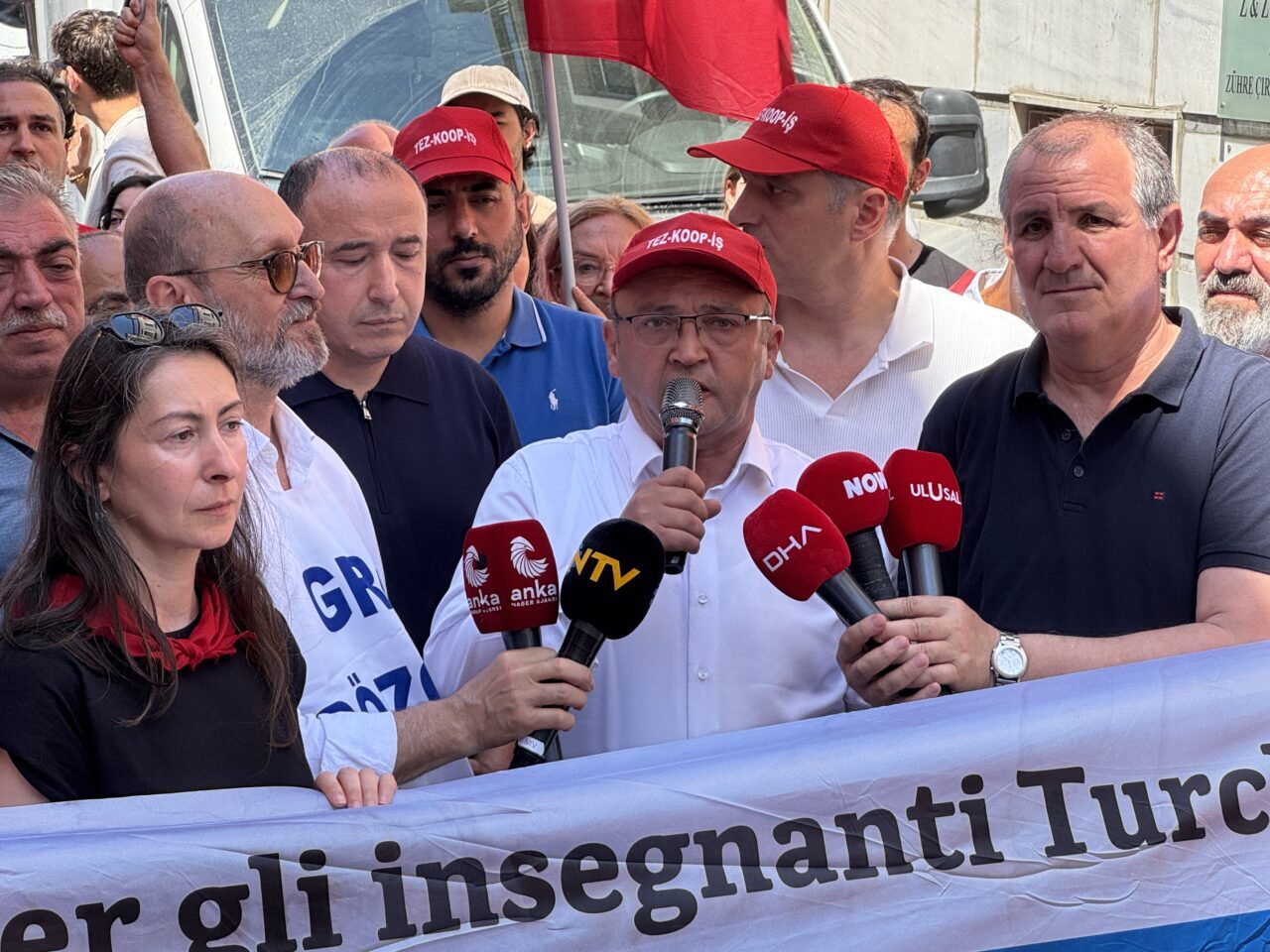 - Tez-Koop-İş Sendikası İstanbul 5 No'lu Şube Başkanı Selahattin Karakurt:
-