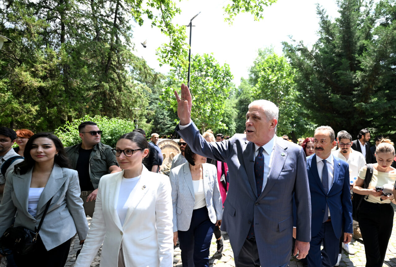 ANKARA (AA) – İYİ Parti Genel Başkanı Müsavat Dervişoğlu, Çankaya'da