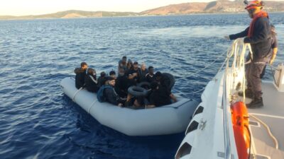 İZMİR (AA) – İzmir'in Çeşme ve Seferihisar ilçeleri açıklarında 65