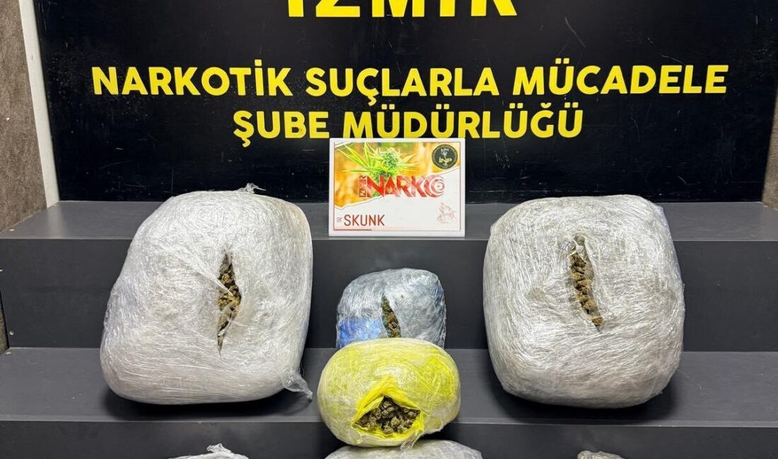 İZMİR (AA) – İzmir'in Balçova ilçesinde bir araçta 15 kilogram