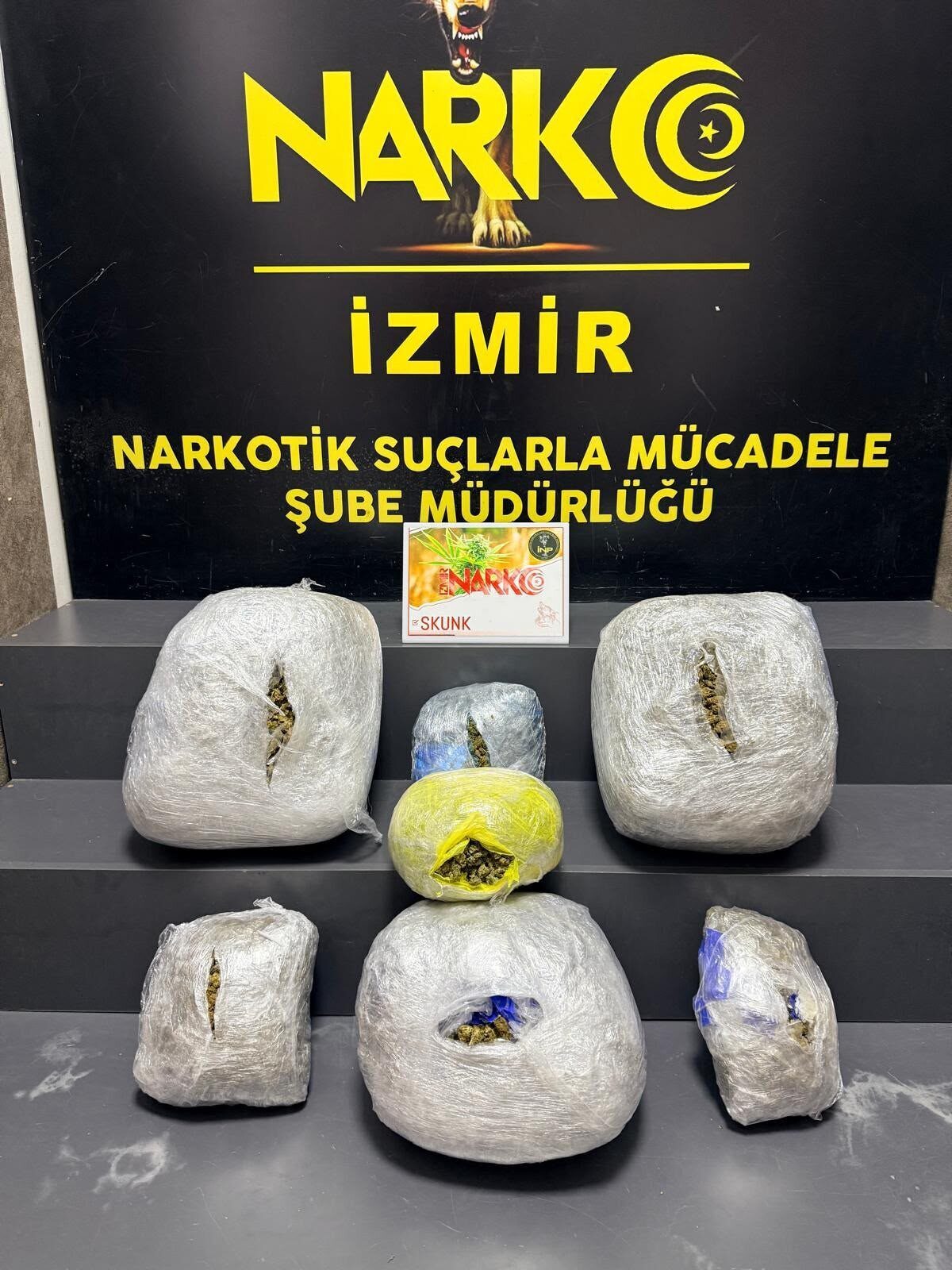 İZMİR (AA) – İzmir'in Balçova ilçesinde bir araçta 15 kilogram