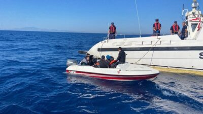 İZMİR (AA) – İzmir'in Çiğli ilçesinde 19 düzensiz göçmen yakalandı,