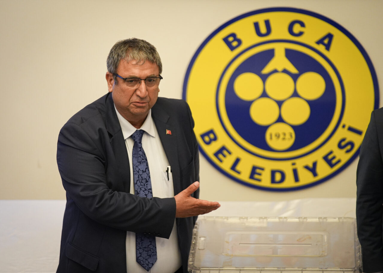 İZMİR (AA) – Buca Belediye Meclisinde, tutuklanan Belediye Başkanı Görkem