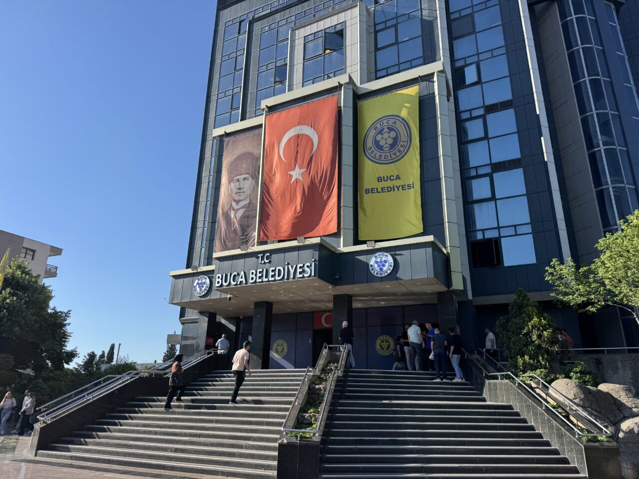 İZMİR (AA) – İzmir'in Buca Belediyesi ve bağlı iştiraklerine yönelik
