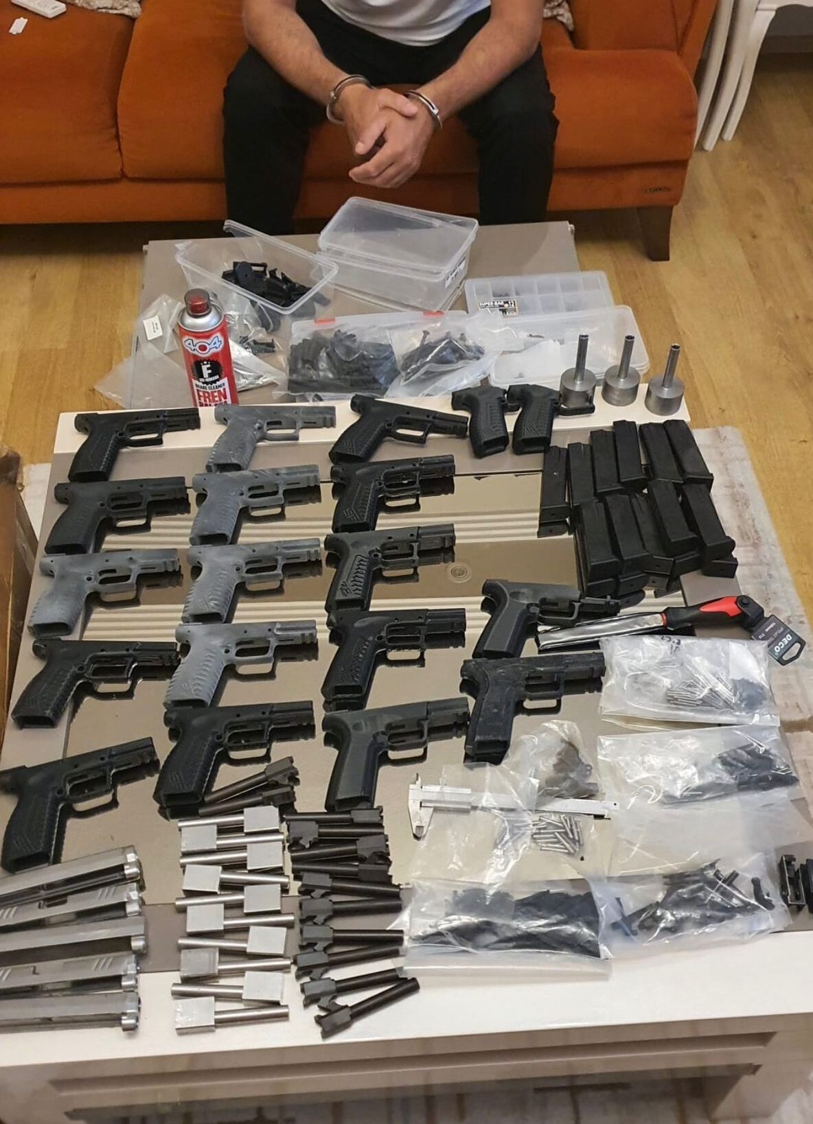 İZMİR (AA) – İzmir'de suç örgütlerine yönelik operasyonda 38 şüpheli