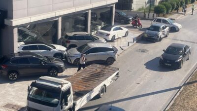 İZMİR (AA) – İzmir'in Bornova ilçesinde tırın çarptığı otomobilin bir