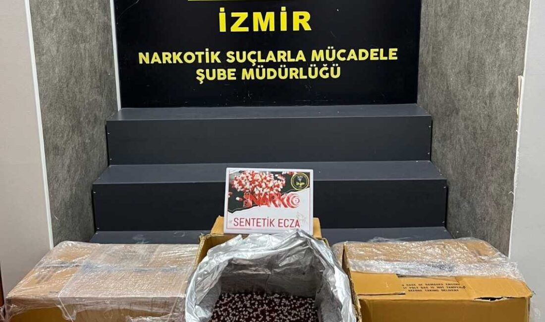 İZMİR (AA) – İzmir'in Buca ilçesinde düzenlenen uyuşturucu operasyonunda 300