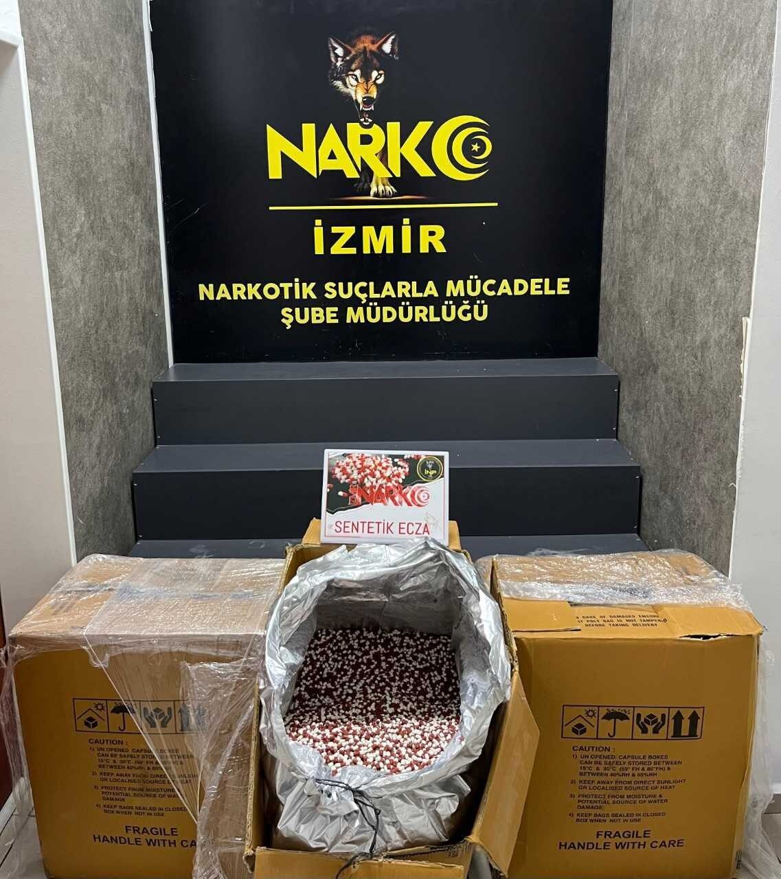 İZMİR (AA) – İzmir'in Buca ilçesinde düzenlenen uyuşturucu operasyonunda 300