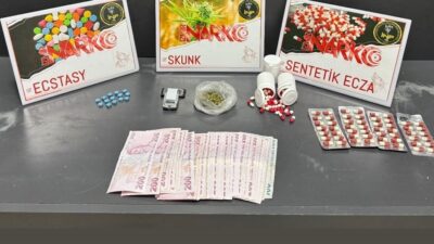 İZMİR (AA) – İzmir'de düzenlenen uyuşturucu operasyonunda yakalanan 33 zanlıdan