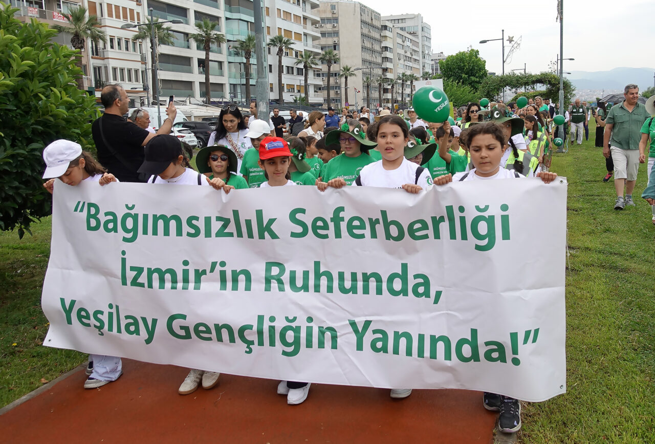İZMİR (AA) – İzmir'de, Yeşilay ve İl Milli Eğitim Müdürlüğü