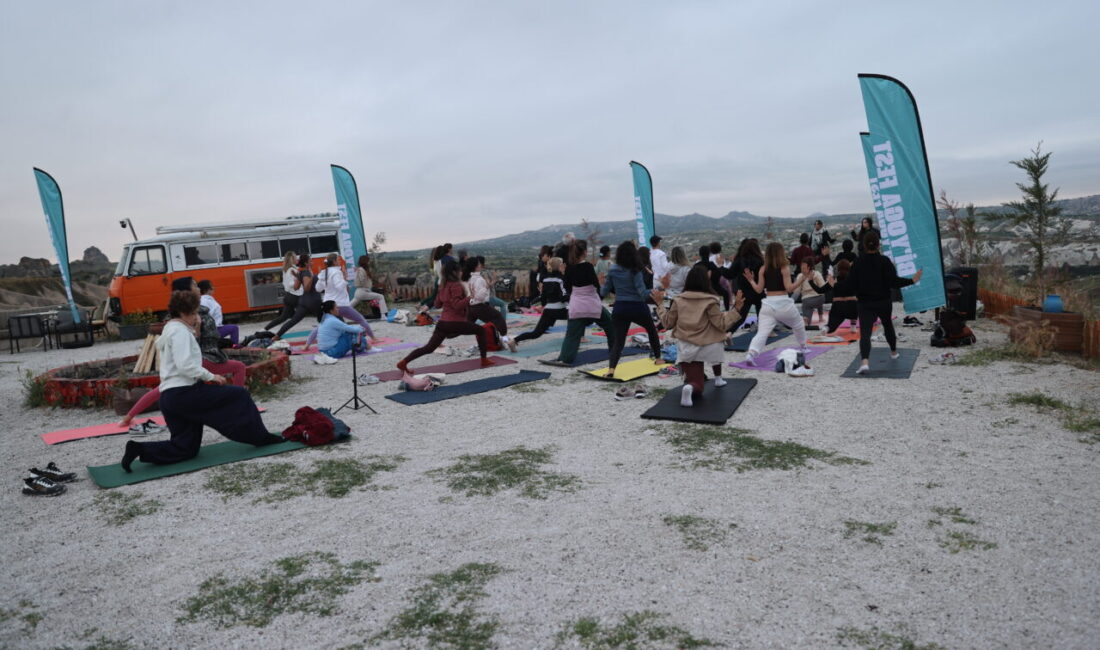 NEVŞEHİR (AA) – Kapadokya'da "21 Haziran Uluslararası Yoga Günü" dolayısıyla