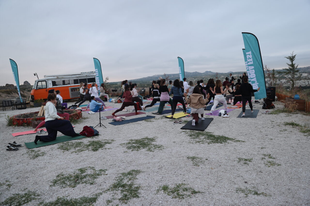 NEVŞEHİR (AA) – Kapadokya'da "21 Haziran Uluslararası Yoga Günü" dolayısıyla