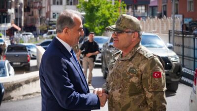 HAKKARİ (AA) – Kara Kuvvetleri Komutanı Orgeneral Metin Tokel, Hakkari