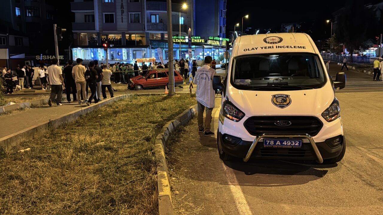 KARABÜK (AA) – Karabük'te otomobille çarpışan motosikletin sürücüsü ağır yaralandı.