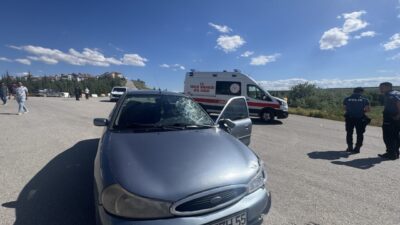 KARAMAN (AA) – Karaman'da otomobille çarpışan motosikletin sürücüsü hayatını kaydetti.