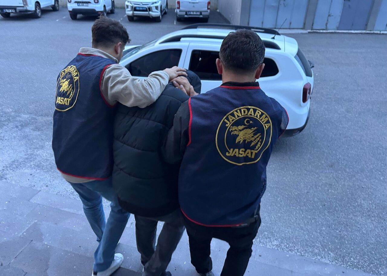 KARS (AA) – Kars'ta dolandırıcılık suçlarından hakkında 51 aranma kaydı
