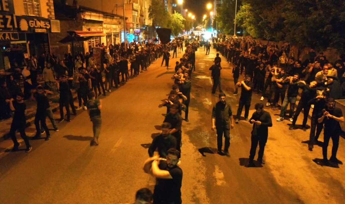 KARS (AA) – Kars'ta muharrem ayının 9. gecesi olarak anılan