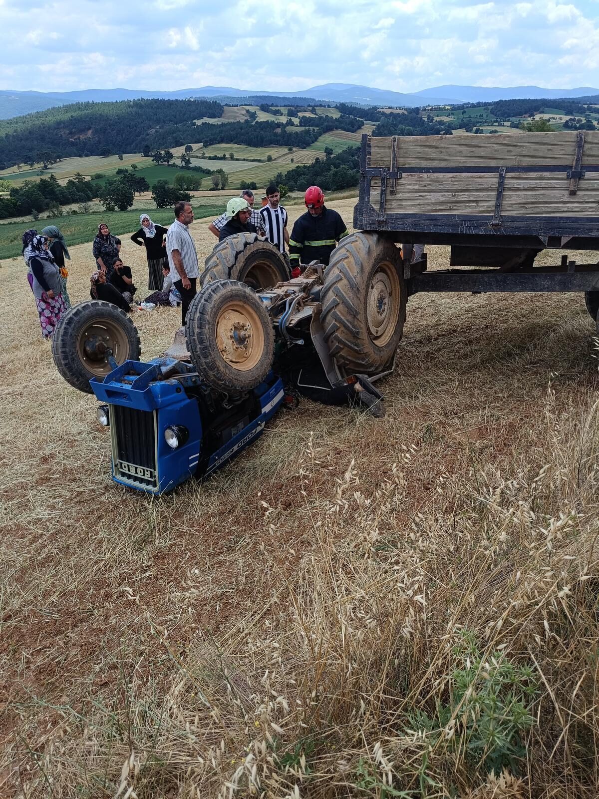 KASTAMONU (AA) – Kastamonu'nun Taşköprü ilçesinde devrilen traktörün sürücüsü hayatını