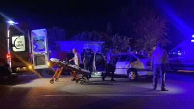 KASTAMONU (AA) – Kastamonu'nun Taşköprü ilçesinde iki otomobilin çarpışması sonucu
