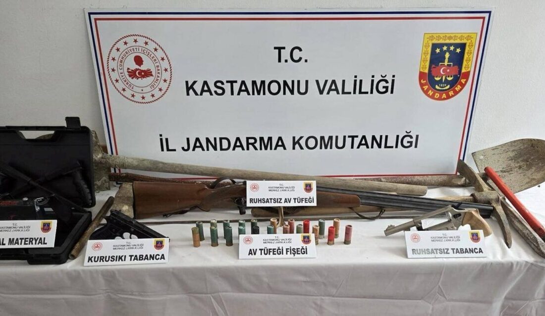 KASTAMONU (AA) – Kastamonu'da düzenlenen kaçakçılık operasyonunda 13 şüpheli gözaltına