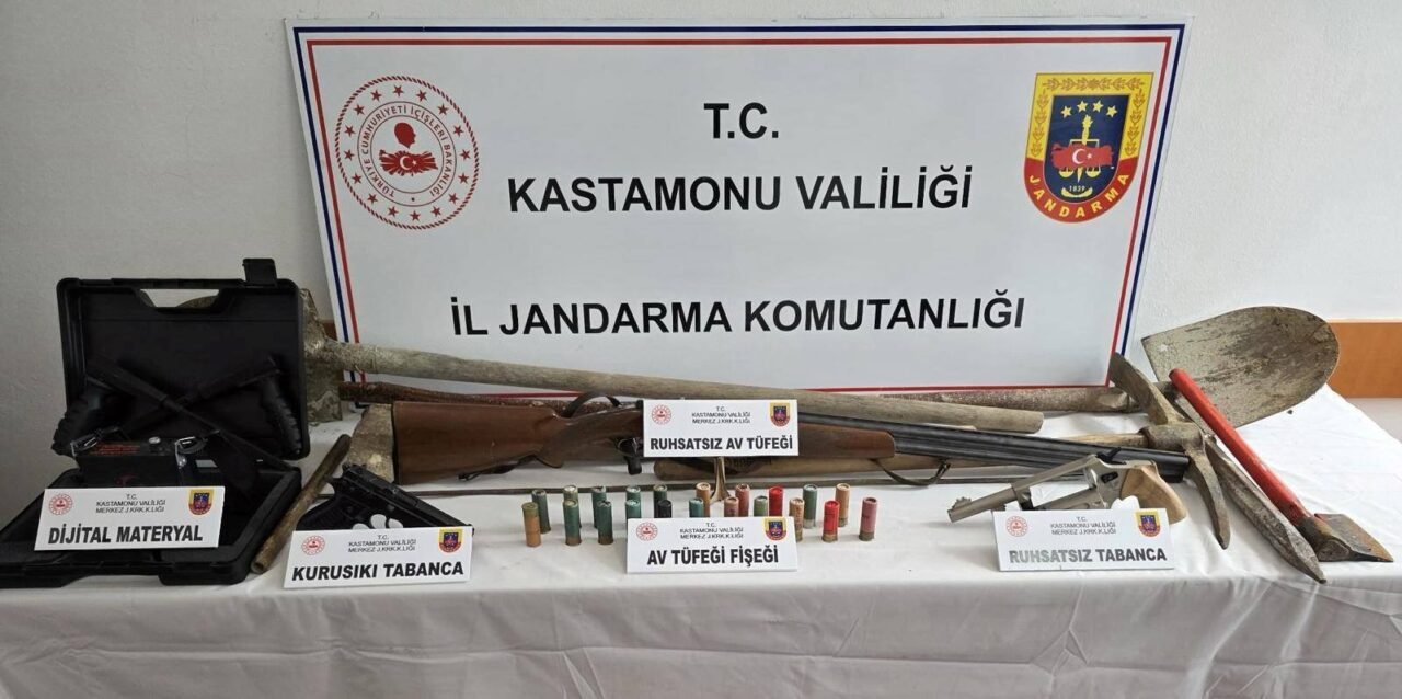KASTAMONU (AA) – Kastamonu'da düzenlenen kaçakçılık operasyonunda 13 şüpheli gözaltına