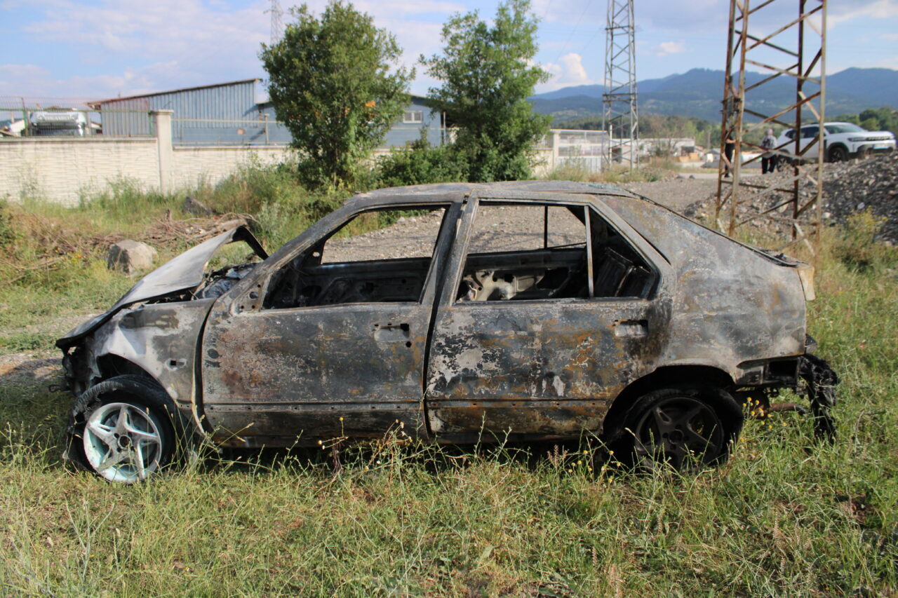 KASTAMONU (AA) – Kastamonu'nun İhsangazi ilçesinde kamyonetle çarpışan otomobil çıkan