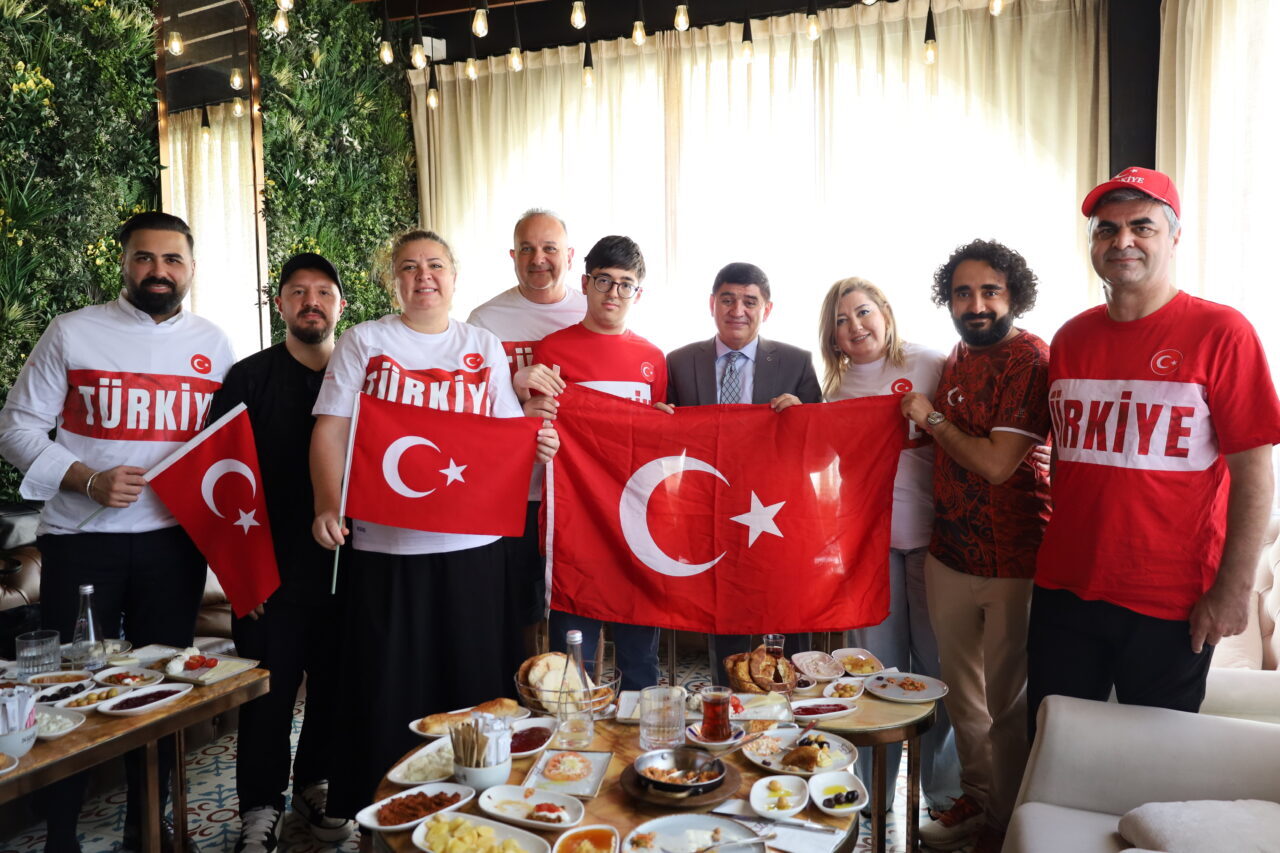 DOHA (AA) – Katar'ın başkenti Doha'da yaşayan Türk vatandaşları, A